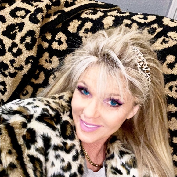 Meet your Posher, Renae - Picture 1 of 3